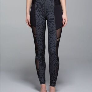 Lululemon Stylish Black Leopard Print Leggings